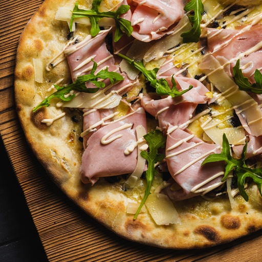 ½ Pizza Mortadela y salsa di grana padano